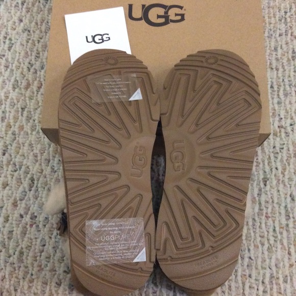 🆕 Authentic chestnut tan UGG pom pom tassel boots - Picture 6 of 8